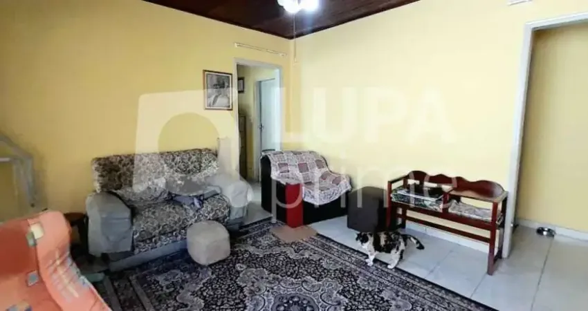 Sobrado com 3 dormitórios sendo 2 suítes à venda no Chora Menino!