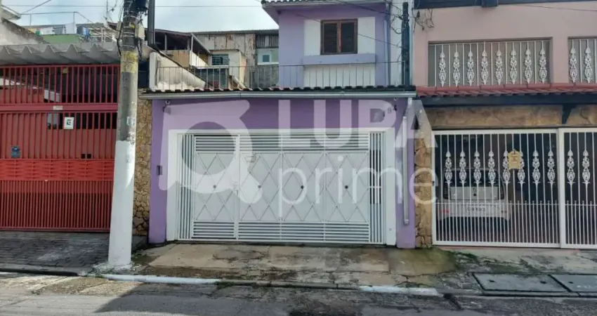 SOBRADO COM 3 DORMITÓRIOS E CHURRASQUEIRA Á VENDA- CASA VERDE