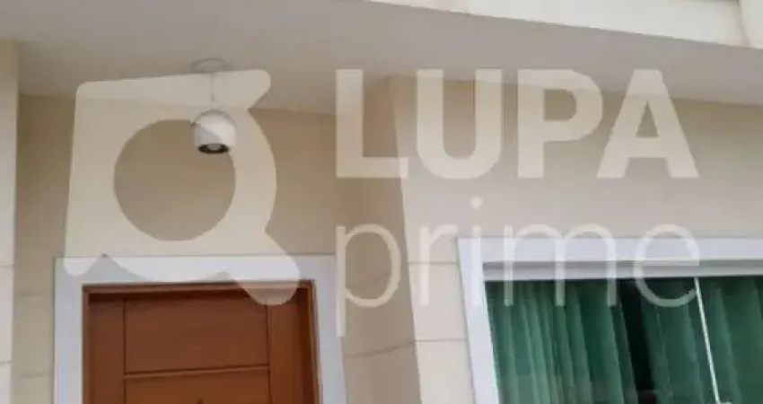 Sobrado com 3 dormitórios sendo 1 suíte á venda na Vila Rosa