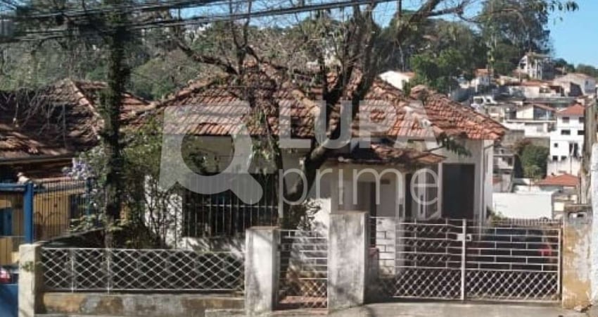 Casa Térrea com 3 dormitórios á Venda- Horto Florestal !