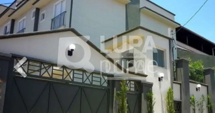 Sobrado em condomínio fechado com 3 dormitórios sendo 2 suítes à venda na Vila Romero!