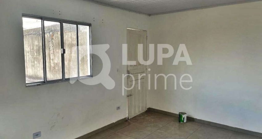 CASA COM 1 QUARTO E 1 VAGA DE GARAGEM PARA LOCAÇÃO NA VILA MEDEIROS