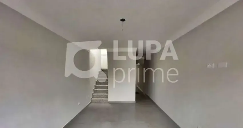 CASA COM 3 QUARTOS E 3 VAGAS DE GARAGEM À VENDA NA VILA GUSTAVO
