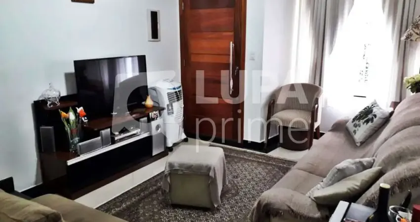 CASA COM 2 QUARTOS E 3 VAGAS DE GARAGEM Á VENDA NO TATUAPÉ