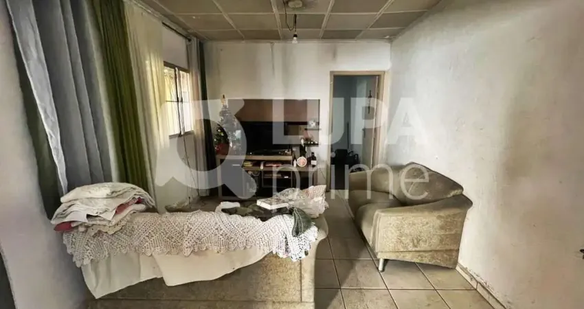 CASA COM 3 QUARTOS E 2 VAGAS DE GARAGEM À VENDA NO JARDIM BRASIL