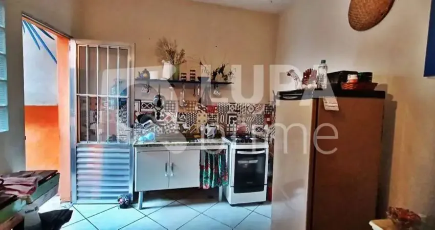 CASA PARA RENDA À VENDA NO JARDIM BRASIL