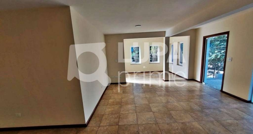 CASA COM 4 QUARTOS E 5 VAGAS DE GARAGEM À VENDA NO MANDAQUI