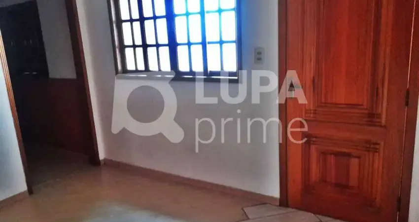 CASA COM 2 QUARTOS PARA LOCAÇÃO NO PARQUE NOVO MUNDO