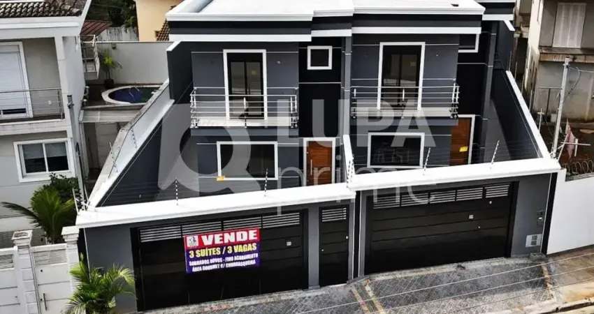 CASA COM 3 QUARTOS E 3 VAGAS DE GARAGEM À VENDA NO JARDIM GUAPIRA