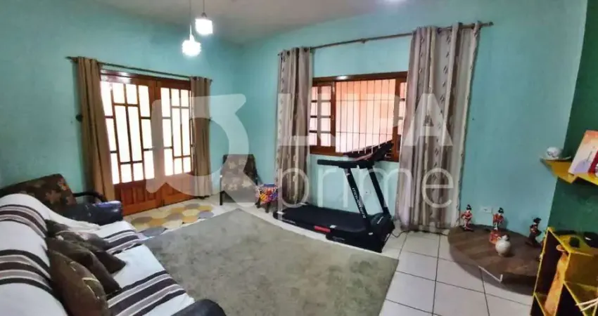 CASA COM 2 QUARTOS E 4 VAGAS DE GARAGEM À VENDA NO PARQUE EDU CHAVES