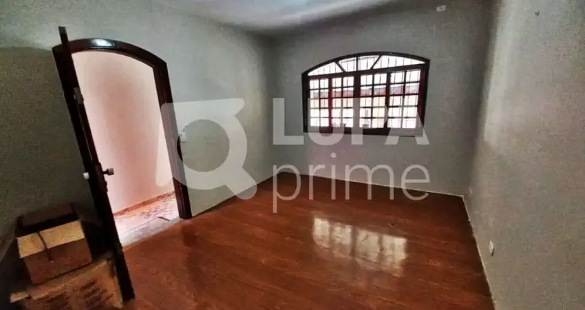 CASA COM 3 QUARTOS E 2 VAGAS DE GARAGEM À VENDA NA VILA EDE