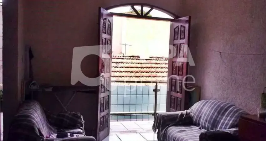 CASA COM 3 QUARTOS E 4 VAGAS DE GARAGEM Á VENDA NO CARRÃO