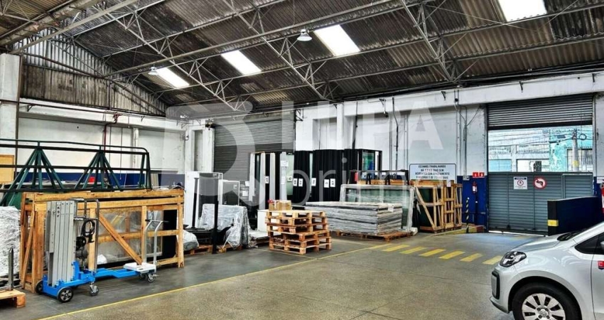 GALPÃO COMERCIAL COM 1948M² DE ÁREA CONSTRUÍDA PARA LOCAÇÃO NA LUZ