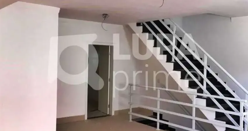 CASA COM 3 QUARTOS E 4 VAGAS DE GARAGEM À VENDA NA VILA FORMOSA