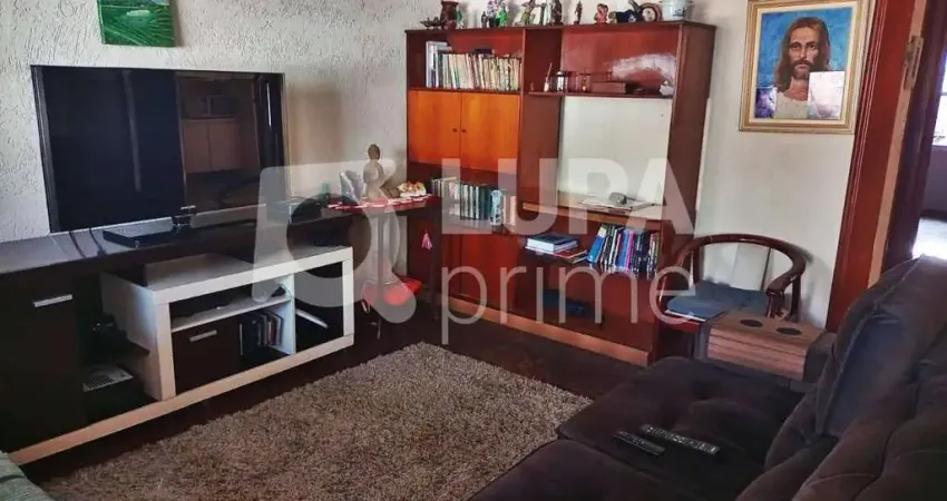 CASA COM 3 QUARTOS E 3 VAGAS DE GARAGEM À VENDA EM SANTANA