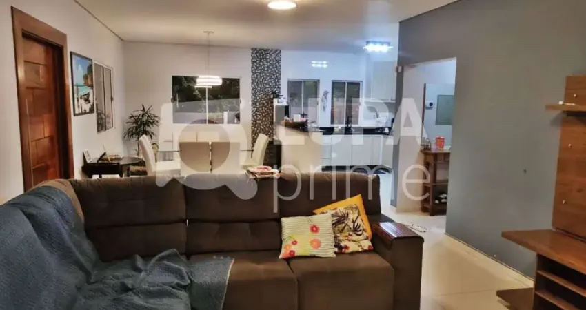 CHÁCARA COM 4 QUARTOS E 8 VAGAS DE GARAGEM À VENDA EM MAIRIPORÃ