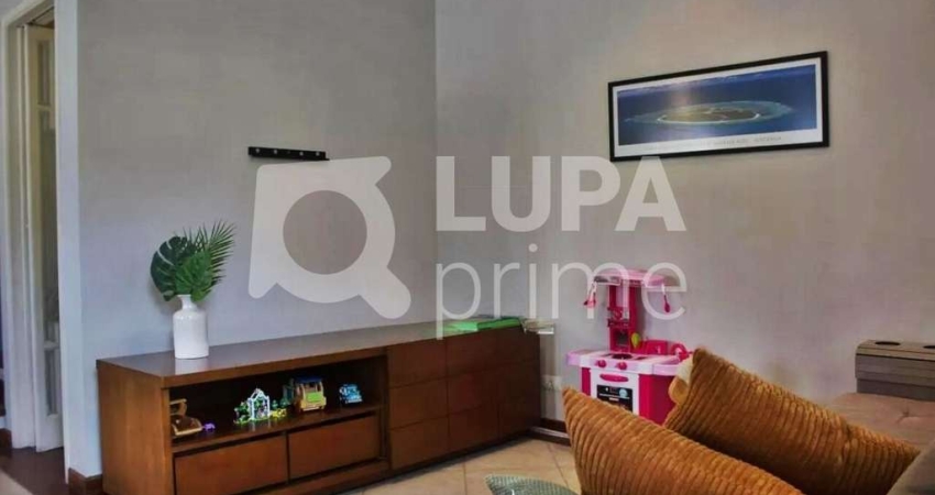 CASA COM 3 QUARTOS E 2 VAGAS DE GARAGEM À VENDA NO TUCURUVI