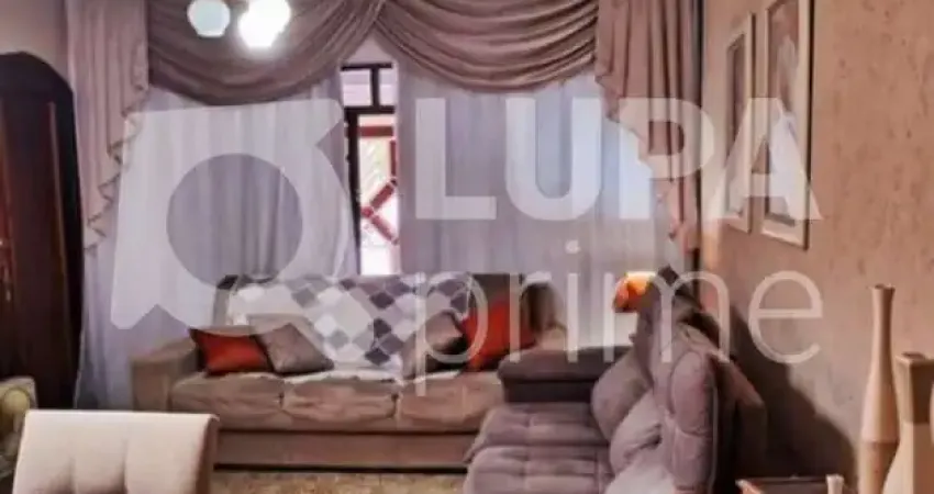 CASA COM 3 QUARTOS E 2 VAGAS DE GARAGEM À VENDA NO JARDIM GUANÇA