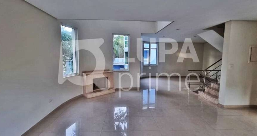 CASA COM 3 QUARTOS E 6 VAGAS DE GARAGEM À VENDA NO TREMEBÉ