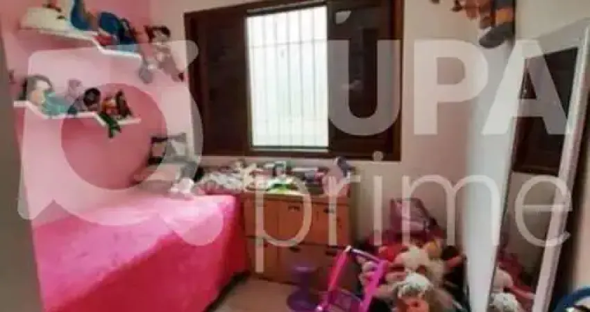 CASA COM 3 QUARTOS E 4 VAGAS DE GARAGEM À VENDA EM BORTOLÂNDIA