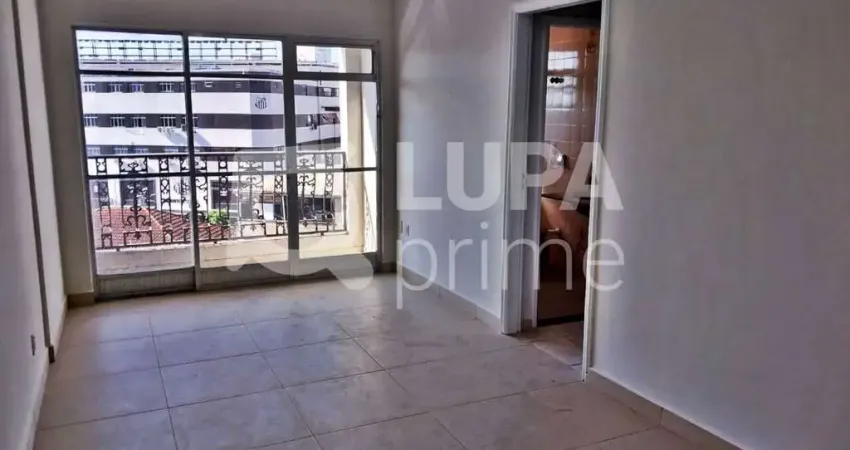 APARTAMENTO COM 2 QUARTOS E 1 VAGA DE GARAGEM À VENDA EM SANTOS