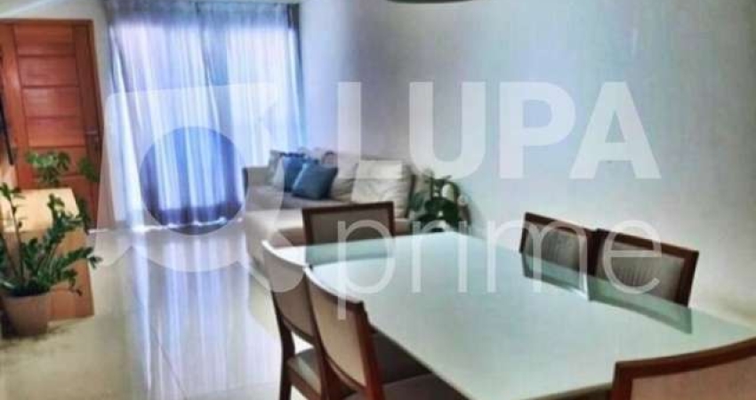 CASA COM 3 QUARTOS E 2 VAGAS DE GARAGEM À VENDA NA VILA CONSTANÇA