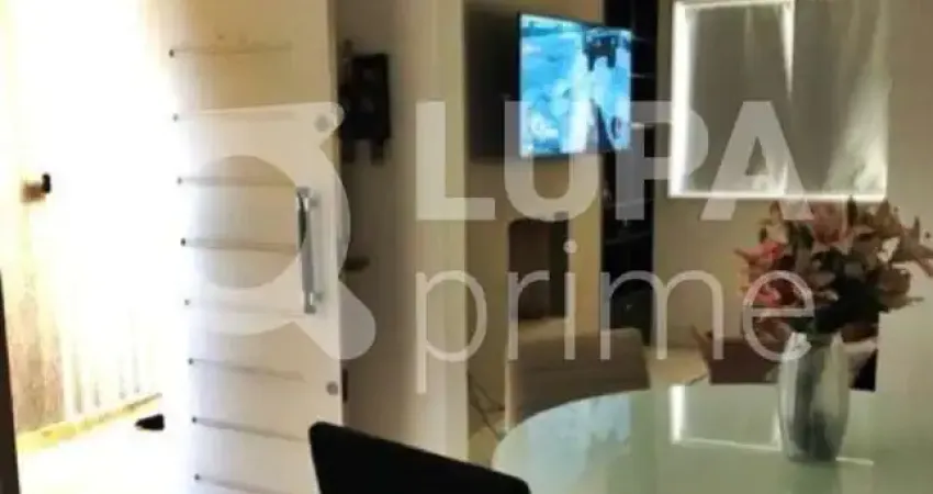 CASA COM 3 QUARTOS E 2 VAGAS DE GARAGEM À VENDA NA VILA NOVA MAZZEI