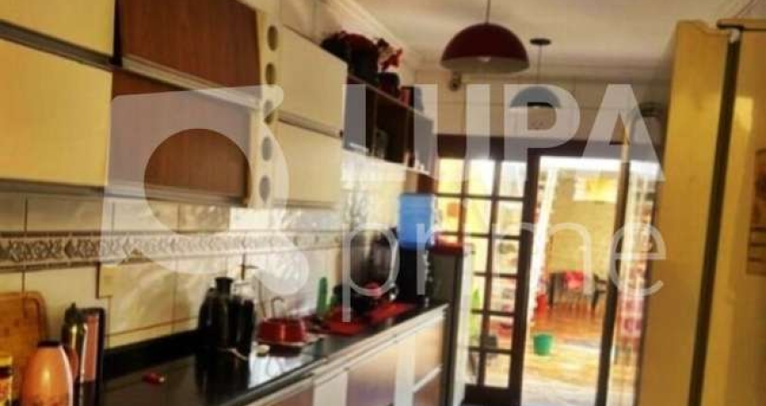 CASA COM 5 QUARTOS E 4 VAGAS DE GARAGEM À VENDA NO SÍTIO DO MANDAQUI