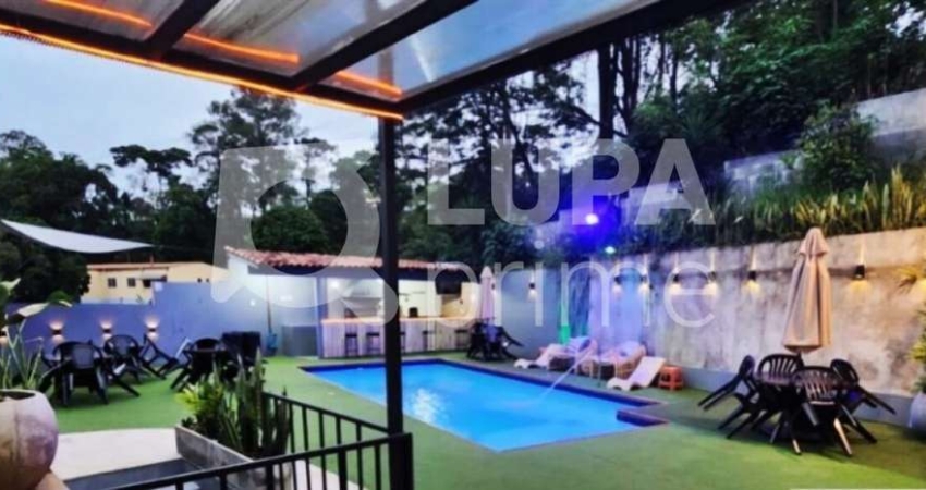 CASA COM 3 QUARTOS E 6 VAGAS DE GARAGEM À VENDA NO TREMEMBÉ