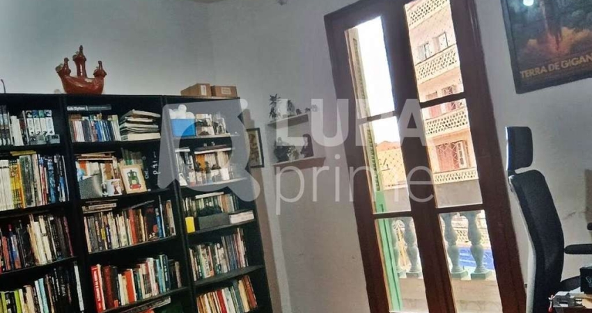 APARTAMENTO COM 2 QUARTOS E 1 VAGA DE GARAGEM À VENDA NA PARADA INGLESA