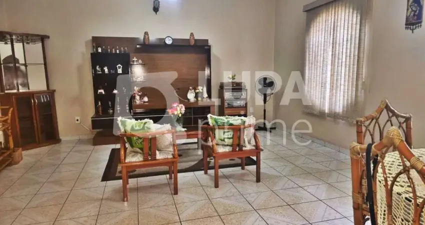 CASA COM 3 QUARTOS E 2 VAGAS DE GARAGEM PARA LOCAÇÃO NO JARDIM GUANÇA