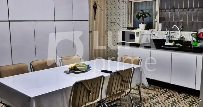 CASA COM 2 QUARTOS E 2 VAGAS DE GARAGEM À VENDA NA VILA MARIA ALTA