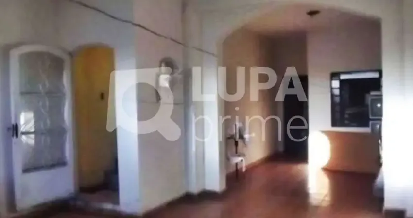 CASA COM 4 QUARTOS E 2 VAGAS DE GARAGEM À VENDA NA VILA ISOLINA MAZZEI