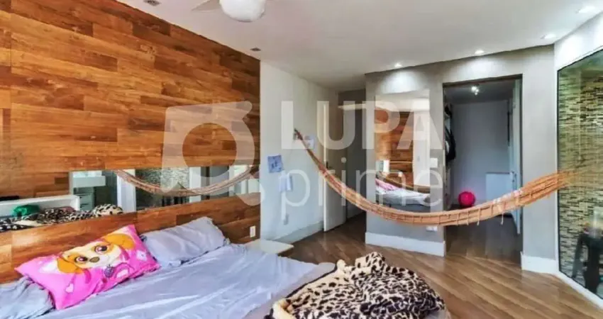 CASA COM 3 QUARTOS E 5 VAGAS DE GARAGEM À VENDA NO IMIRIM