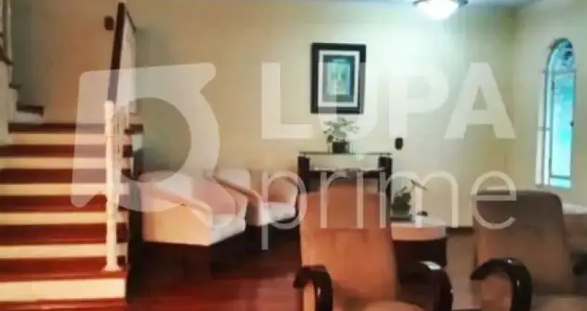 CASA COM 4 QUARTOS E 2 VAGAS DE GARAGEM À VENDA NO TREMEMBÉ