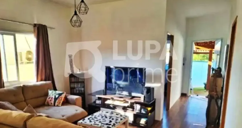 CHÁCARA COM 3 QUARTOS E 4 VAGAS DE GARAGEM À VENDA EM ATIBAIA