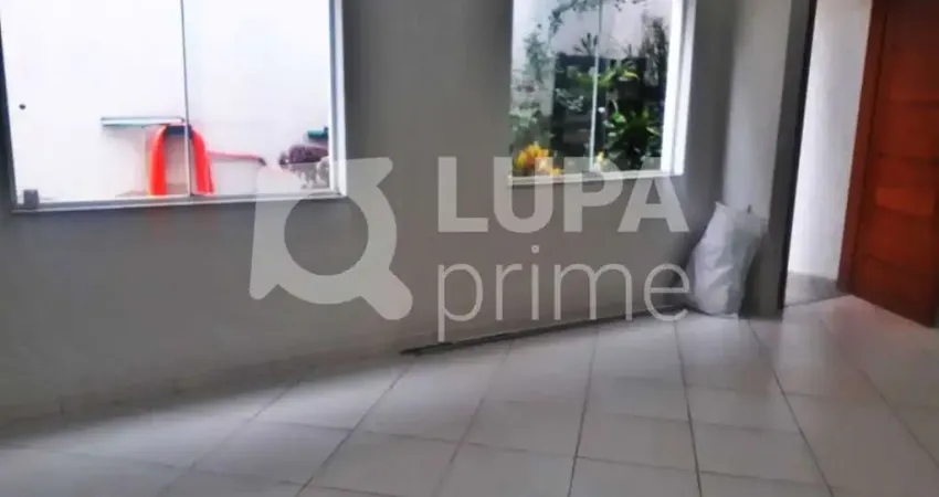 Casa com 2 quartos e 2 vagas de garagem para locação na vila medeiros