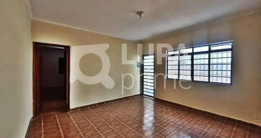 Casa com 3 quartos e 2 vagas de garagem para locação no parque edu chaves