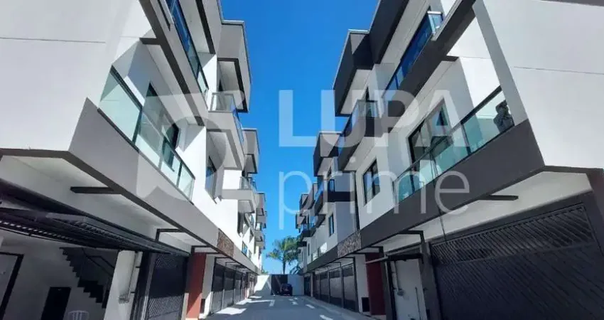 Sobrado em condomínio fechado com 4 suítes, piscina à venda- jardim floresta!