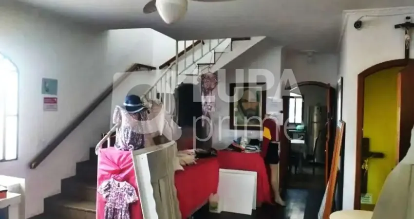 Casa com 3 quartos e 8 vagas de garagem à venda na vila isolina mazzei