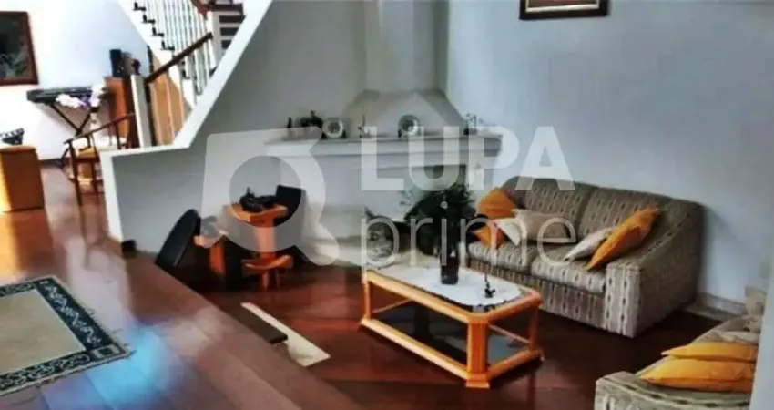 Casa com 4 quartos e 10 vagas de garagem à venda no horto florestal