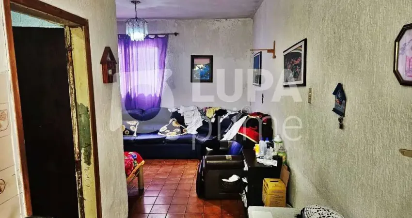 Casa com 2 quartos e 3 vagas de garagem à venda na vila medeiros
