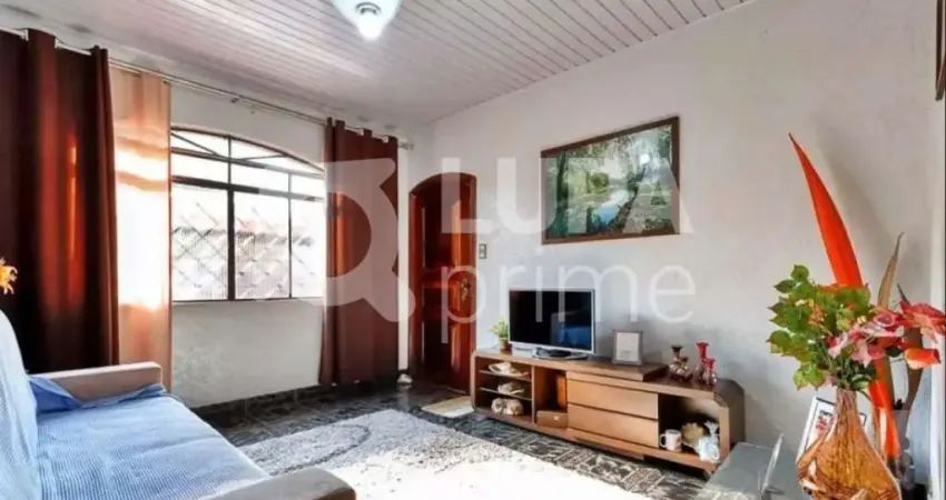 Casa com 4 Quartos, 3 banheiros e 5 vagas à Venda, 180 m², Parque Novo Mundo