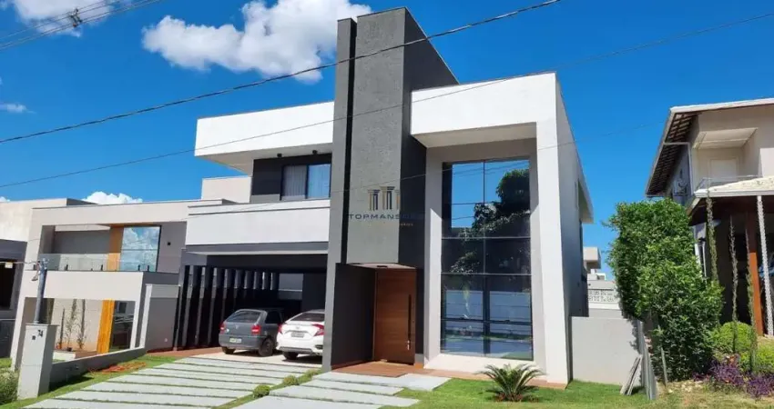 Casa em condomínio, 4 quartos com espaço gourmet e piscina.