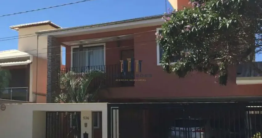 Casa colonial linda, com piscina 5 quartos em condomninio Vespasiano/MG