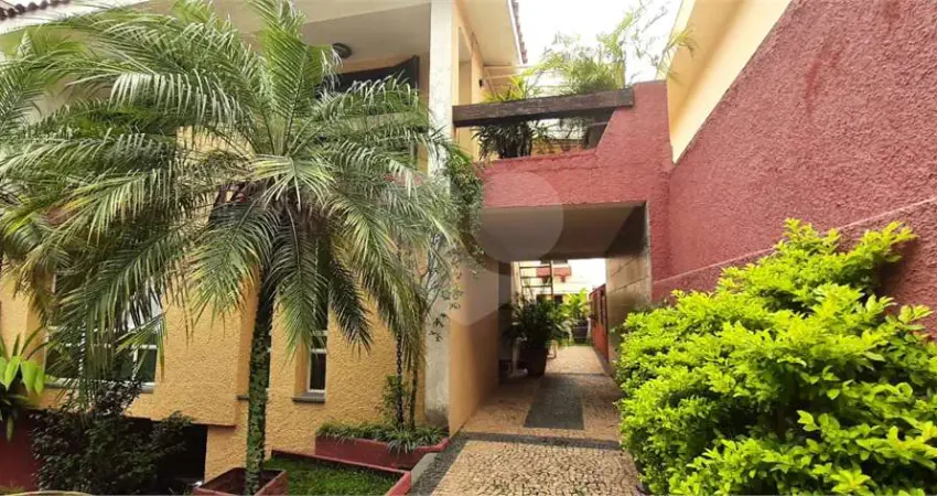 Sobrado com 6 quartos à venda em Jardim Avelino - SP