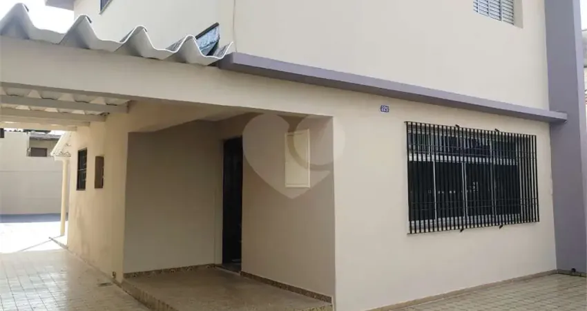 Casa com 3 quartos para alugar na Rua Doutor Arnaldo Barbosa, Vila Darli, São Paulo