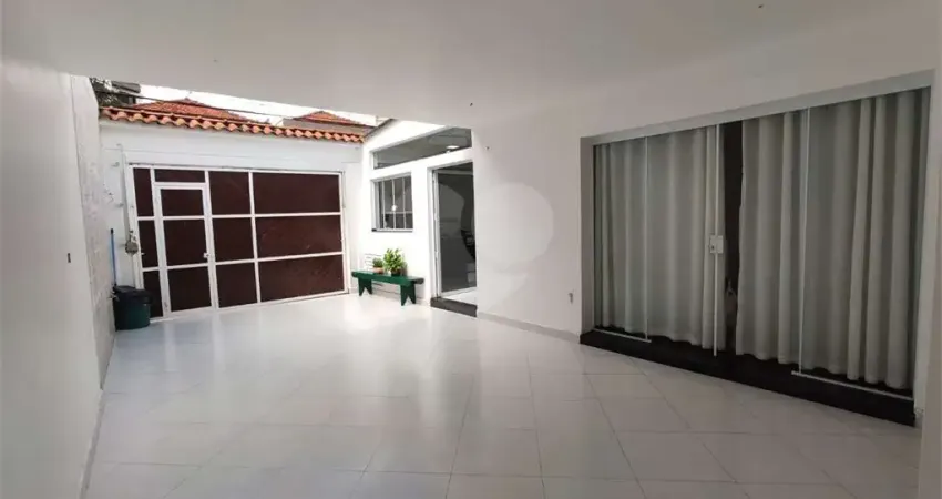 Casa térrea com 4 quartos à venda em Jardim Avelino - SP
