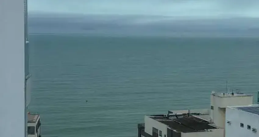 Apartamento mobiliado de 3 quartos na avenida praiana — andar alto, vista para as montanhas e vista discreta para o mar!