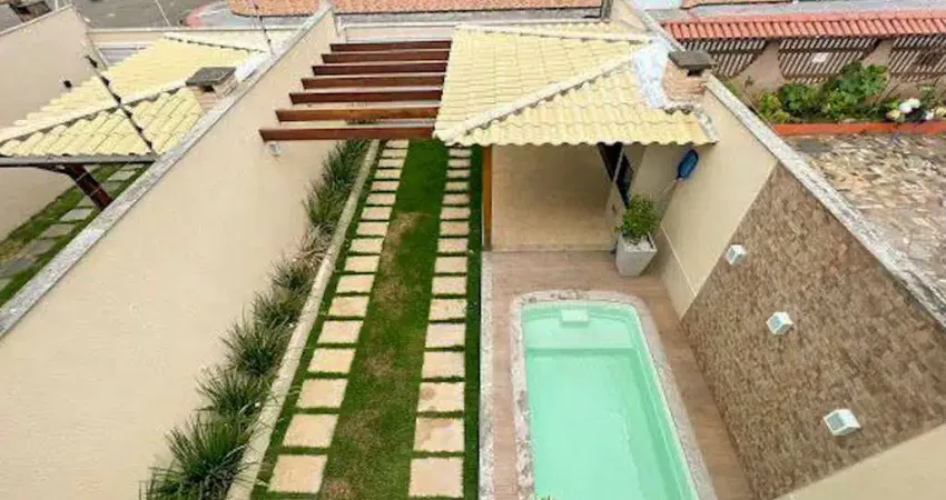 Casa duplex moderna, 3 suítes, para locação anual na Praia do Morro